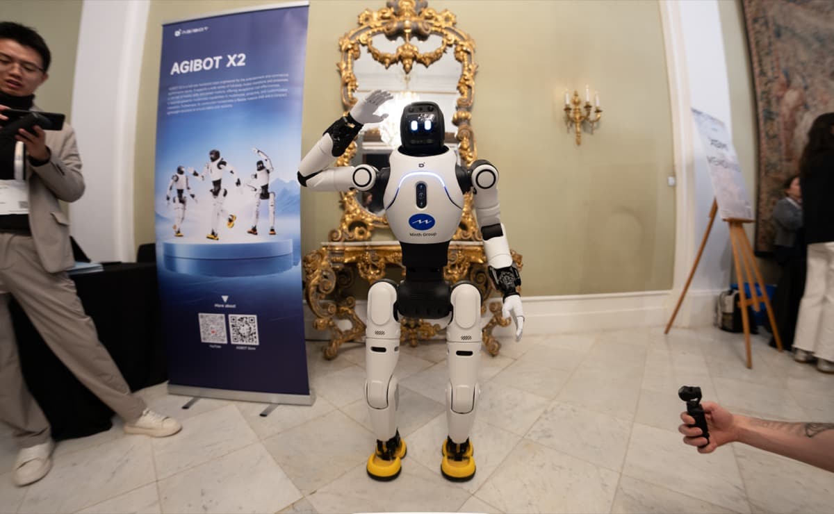 AGIBOT X2 humanoid robot at MWC 2026